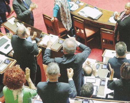 La mossa dello scout-Canguro: al Senato è vietato votare