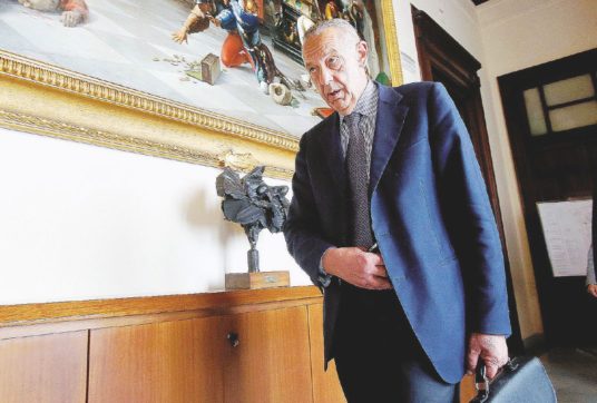 Lo scambio secondo De Caro: “I voti non sono mica gratis”