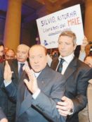 Copertina di B. fa lo show sui giudici (ma salva la Boschi)