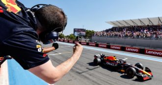 F1, Verstappen wins the French GP ahead of two Mercedes after Leclerc left the field.  Sainz (19th party) comes in fifth