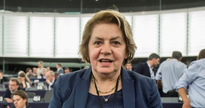 Vince la dem Chinnici e subito apre a Lombardo