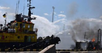 Accordo sul grano, la Russia respinge le accuse dopo i raid sul porto di Odessa: “Distrutte nave da guerra e missili inviati dagli Usa”