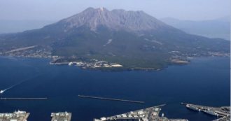 Copertina di Giappone, allerta massima per l’eruzione del vulcano Sakurajima: evacuate decine di persone nell’isola di Kyushu
