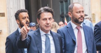 Copertina di Conte, campagna sui 9 punti. Grillo non molla sui mandati