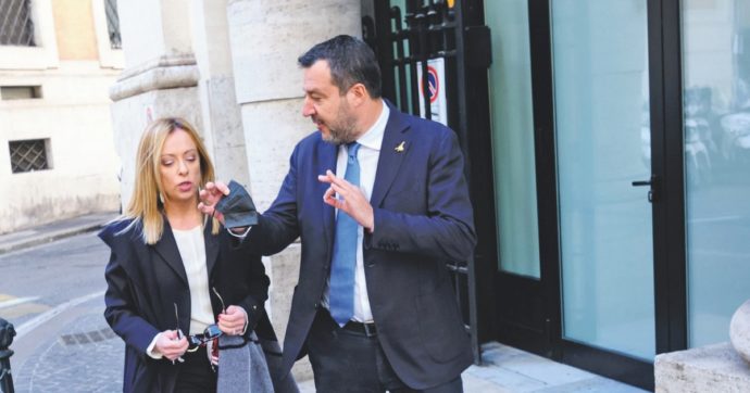 La destra dei ceffoni. “Cercati un collegio”. “Tu eri monarchico”