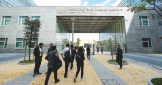 Copertina di “Truccò gli esami in cambio di sesso”: 5 anni al prof Scala