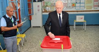 Copertina di Tunisia,  vince il “sì” al referendum (senza quorum) per cambiare la costituzione voluto dal presidente Saied. Ma ha votato solo il 27,5%