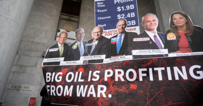 Copertina di Guerra e prezzi folli: Big Oil +50 miliardi  