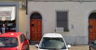 Copertina di Firenze, omicidio nella periferia della città: un 40enne è stato accoltellato in casa. Fermato il figlio 21enne della compagna