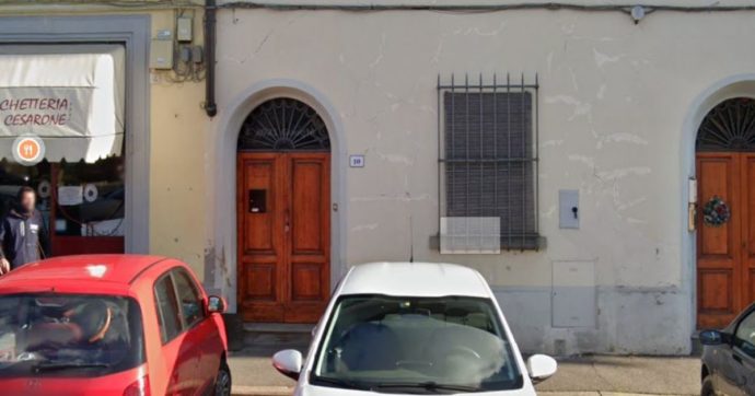Firenze, omicidio nella periferia della città: un 40enne è stato accoltellato in casa. Fermato il figlio 21enne della compagna