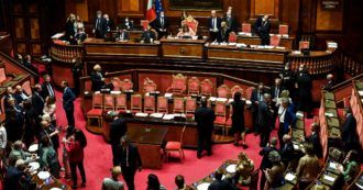 Copertina di Il Senato boccia la parità di genere nelle comunicazioni istituzionali. M5s: “Fdi ha chiesto voto segreto, è misoginia occulta”