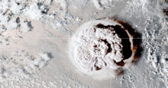Copertina di L’eruzione record del Tonga e l’influenza sul clima. L’acqua “sparata” nell’atmosfera potrebbe divorare lo strato di ozono