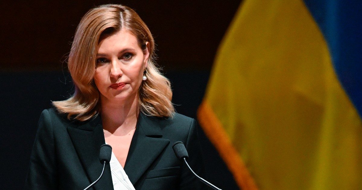 Servizio fotografico di Vogue a Olena Zelenska. “Il presidente ucraino deve stare più attento. Rischia un cortocircuito comunicativo che favorirebbe i pro-Putin”