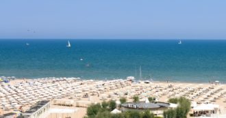 Copertina di Riviera romagnola, revocato il divieto di balneazione in tutta la zona: “I parametri sono rientrati nella norma”