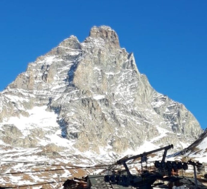 Alpinisti sul versante svizzero del Cervino salvati da ipotermia: avevano scarpe leggere e pantaloni sottili