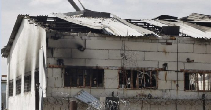 Ucraina, scambio di accuse fra Mosca e Kiev per il bombardamento del carcere di Olenivka. Borrell: “Atti inumani e barbari”