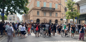Copertina di Civitanova Marche, la comunità nigeriana manifesta dopo l’omicidio dell’ambulante. Letta e Meloni: “Nessuna giustificazione”. Salvini: “Manca certezza della pena”