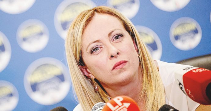 Il gioco dell’estate: “Cercasi tecnico che faccia il premier al posto di Giorgia”