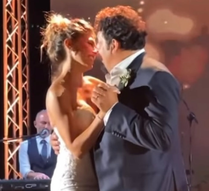 Enrico Brignano e Flora Canto si sono sposati, il video del “Sì”