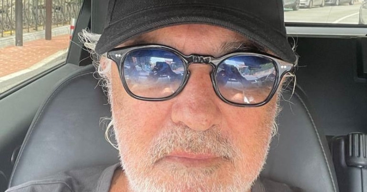 Flavio Briatore in vacanza con Leni Klum e Nathan Falco. Sui social la prima foto con entrambi i figli