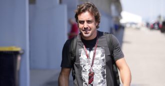 Copertina di Fernando Alonso correrà con l’Aston Martin nel 2023. A 41 anni lo spagnolo dice: “Voglio vincere ancora”