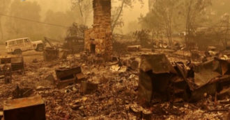 Copertina di California, grosso incendio brucia 20mila ettari di terreno: “È il più vasto da inizio anno” – Video