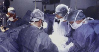 Copertina di Trapianto “domino”, riceve polmoni e un cuore nuovo e dona il suo a una paziente