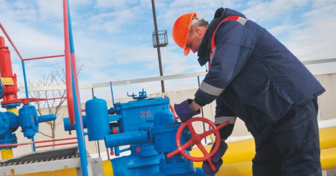 Il petrolio scende, gas sempre record