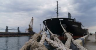 Copertina di Ucraina, partita da Odessa la prima nave carica di grano: a bordo 26mila tonnellate. È diretta in Libano