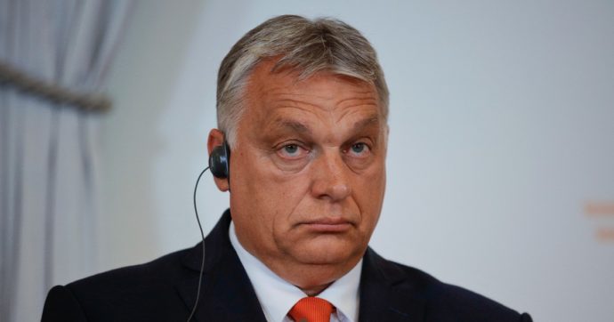 Accuse di razzismo, inflazione alle stelle e manifestazioni di piazza: ora Viktor Orban è sotto pressione anche in Ungheria