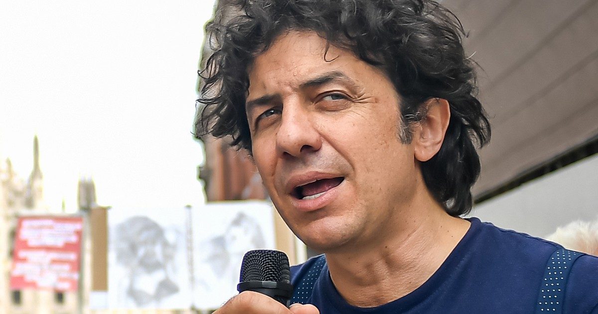 Fine vita, Cappato si autodenuncia a Milano per aver aiutato Elena ad andare a morire in Svizzera. Rischia 12 anni. “Da partiti e Parlamento nessuna risposta”