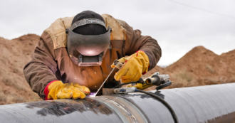 Copertina di Eacop, dubbi sull’oleodotto: molti gli oppositori ma per Uganda e Tanzania è una grande rinuncia