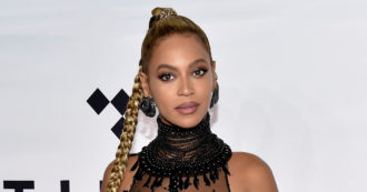 Copertina di Beyoncé costretta a cambiare il testo della sua nuova canzone: “Offende i disabili”