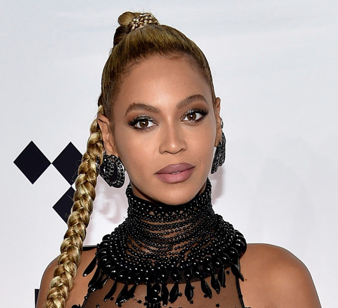 Beyoncé costretta a cambiare il testo della sua nuova canzone: “Offende i disabili”