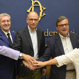 Copertina di Letta cede a Calenda e salva Di Maio: il Fatto del 3 agosto