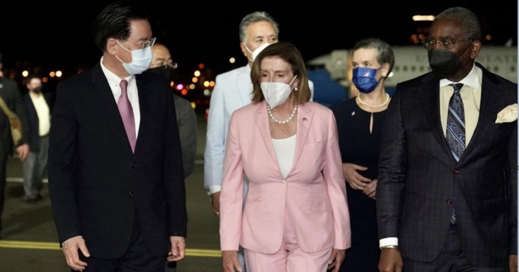 Nancy Pelosi a Taipei: “Incrollabile sostegno Usa alla democrazia taiwanese”. Pechino: “Violata nostra sovranità”. E convoca l’ambasciatore Usa