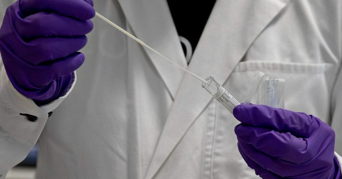 Covid, i vaccini nasali e la nuova frontiera per arginare la pandemia. Science: “Dodici composti in fase di sviluppo”