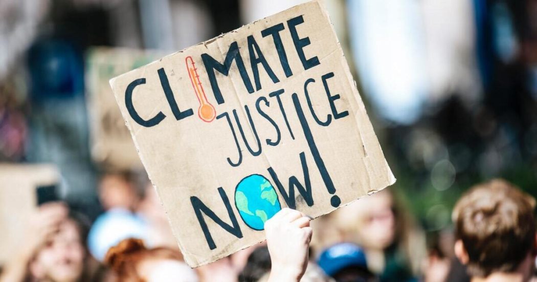 Un’isola dei Caraibi vuole portare in tribunale i Paesi Bassi: “Non ci proteggono dalla crisi climatica”