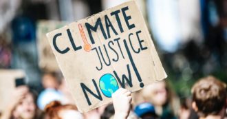 Copertina di Un’isola dei Caraibi vuole portare in tribunale i Paesi Bassi: “Non ci proteggono dalla crisi climatica”