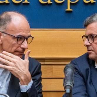 Copertina di Draghi, briciole alle famiglie. Le condizioni di Si e Verdi al Pd: il Fatto del 5 agosto