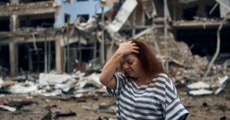 Ucraina, Amnesty International denuncia gravi violazioni del diritto umanitario. “Anche Kiev responsabile”. Kuleba: “Rapporto ingiusto”