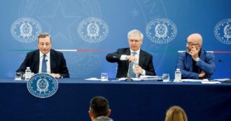 Copertina di Draghi elogia il dl “straordinario”. Ma resta “l’elemosina” sugli aiuti