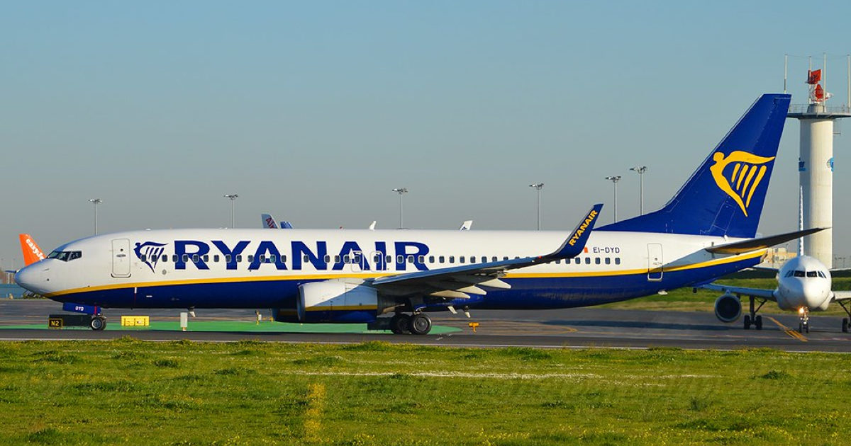 Dà dello “stronz*” allo steward che gli impedisce di usare il bagno in fase di atterraggio: impreditore “non più gradito” sui voli Ryanair