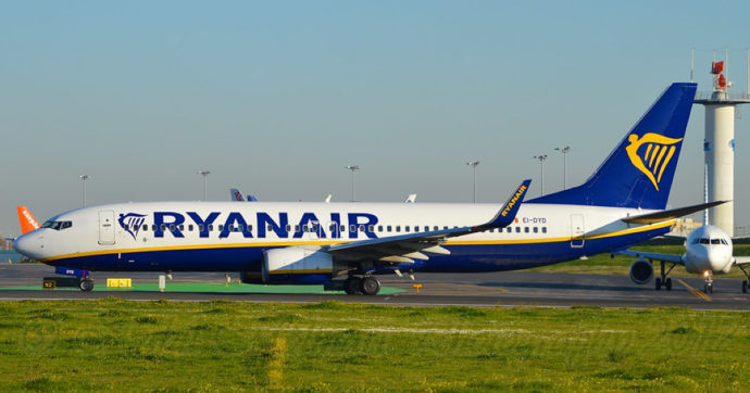 Ryanair contro Venezia, dopo l’aumento delle tasse comunali sui voli la compagnia cancella 6 rotte e le sposta in Spagna e Portogallo