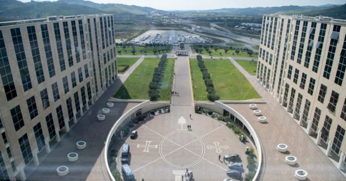 La sanità è commissariata, la Calabria aumenta gli stipendi dei suoi dirigenti