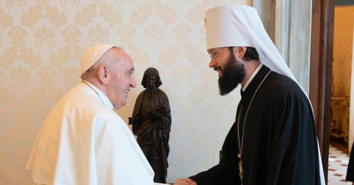 Ucraina, Papa Francesco incontra l’emissario del patriarca Kirill in Vaticano: i due leader religiosi si vedranno di persona a settembre
