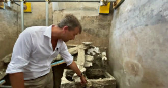Copertina di Pompei, dagli scavi spunta il “monolocale” della piccola borghesia: dalla cassapanca il racconto di chi ha provato a fuggire – Video