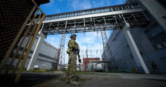 Ucraina, spento un reattore della centrale nucleare Zaporizhzhia: “Gravi rischi a causa dei bombardamenti”