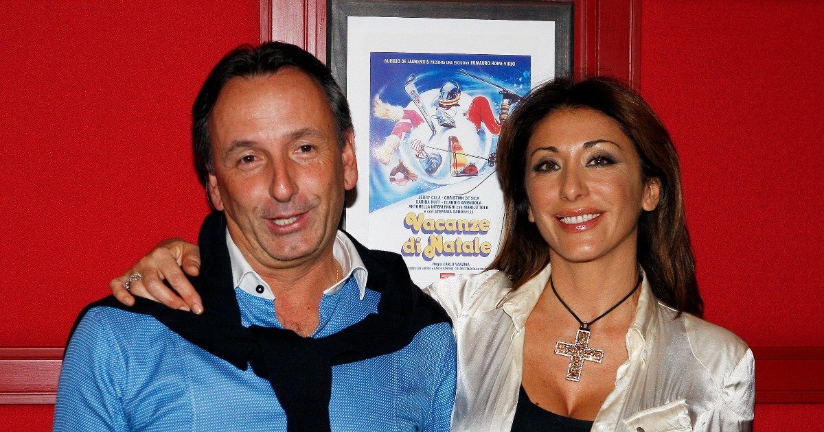 Sabrina Salerno, 30 anni d’amore con Enrico Monti: “Ero fidanzata e lui sposato da poco”. Ecco chi è il marito della sexy showgirl