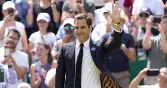 Copertina di Roger Federer compie 41 anni: i 13 mesi di assenza non hanno scalfito il mito. Ecco quando tornerà in campo
